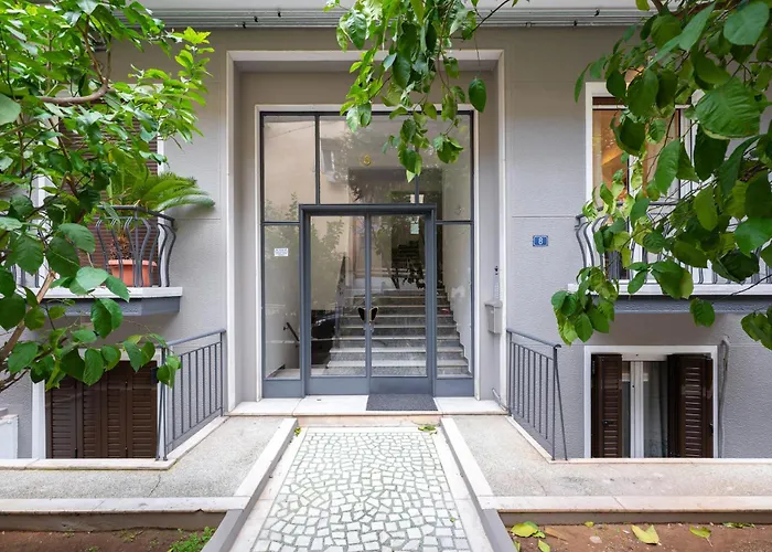 Spacious Modern In Athens Near Metro